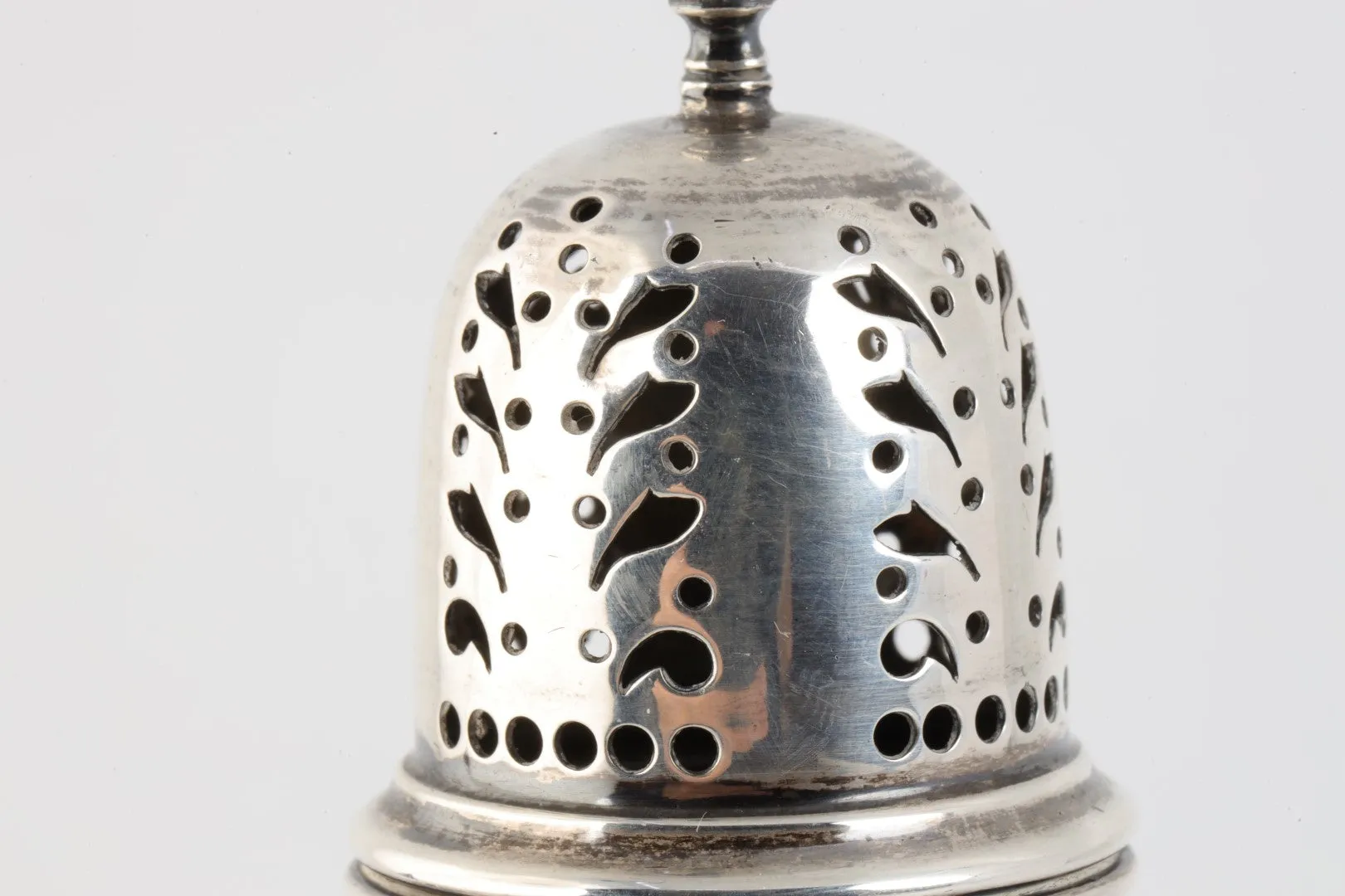 Birks Vintage 925 Silver Muffineer Sugar Shaker (120.44g.)