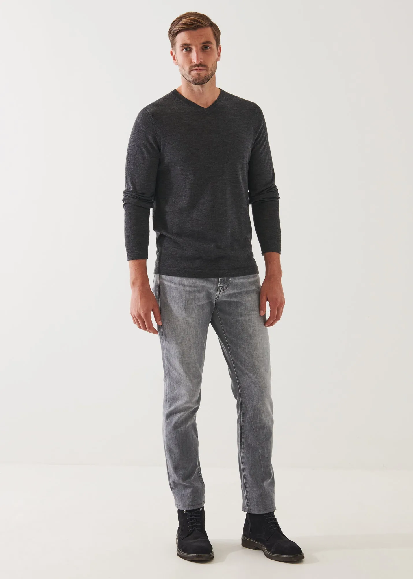 EXTRA-FINE MERINO V-NECK