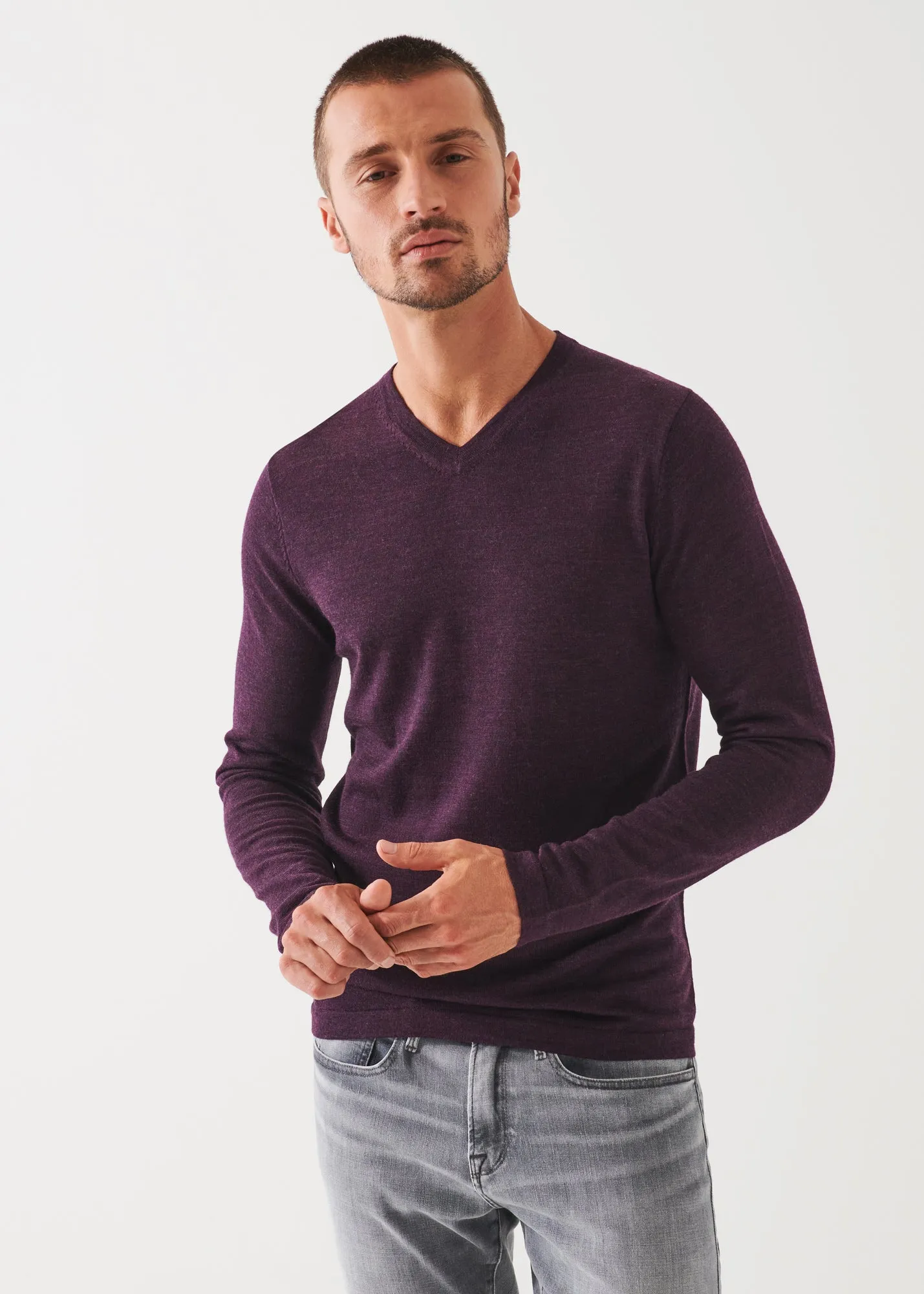 EXTRA-FINE MERINO V-NECK