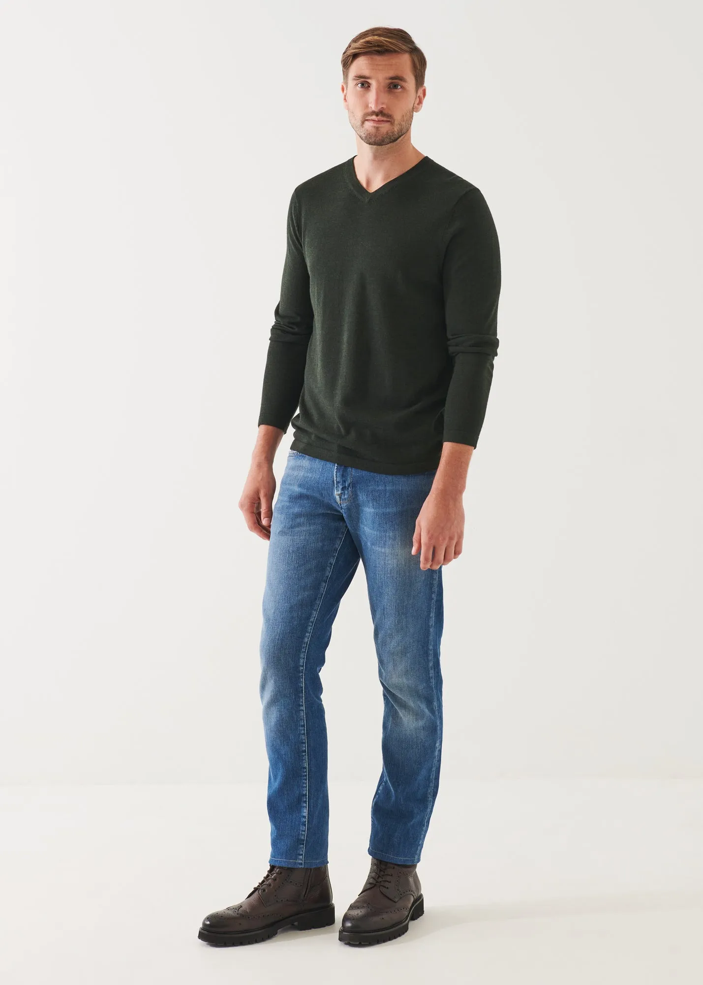 EXTRA-FINE MERINO V-NECK