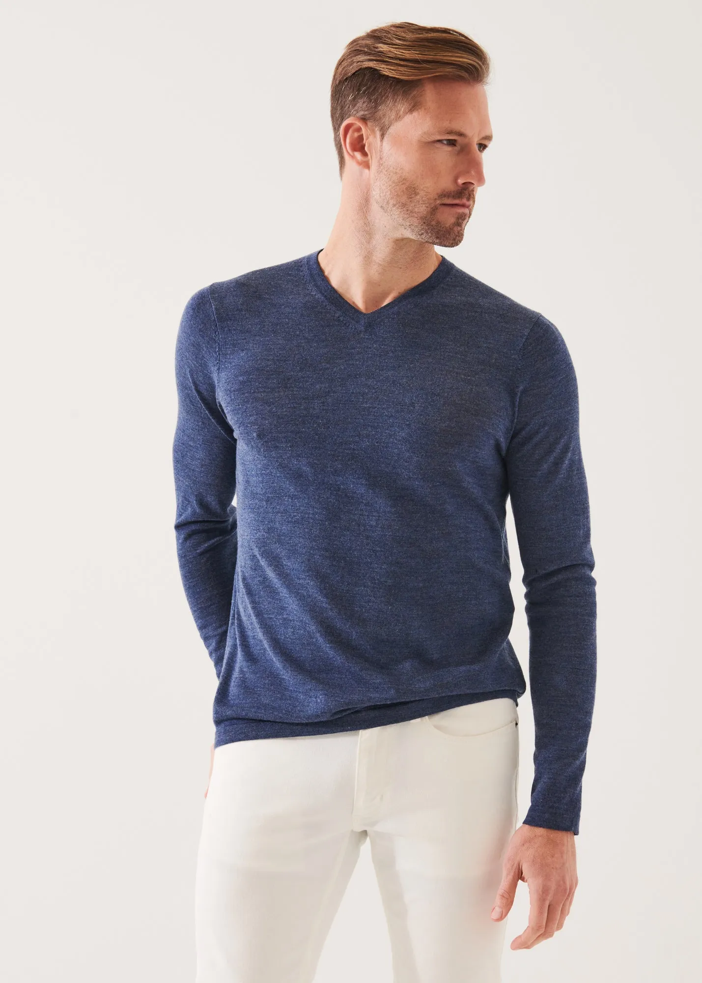 EXTRA-FINE MERINO V-NECK