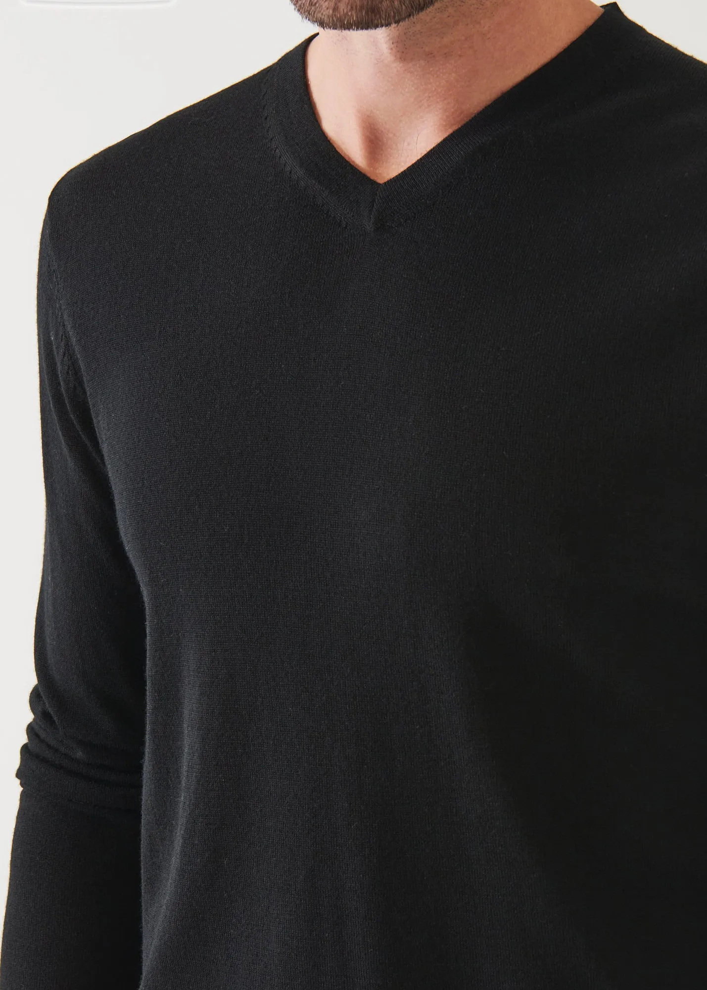 EXTRA-FINE MERINO V-NECK