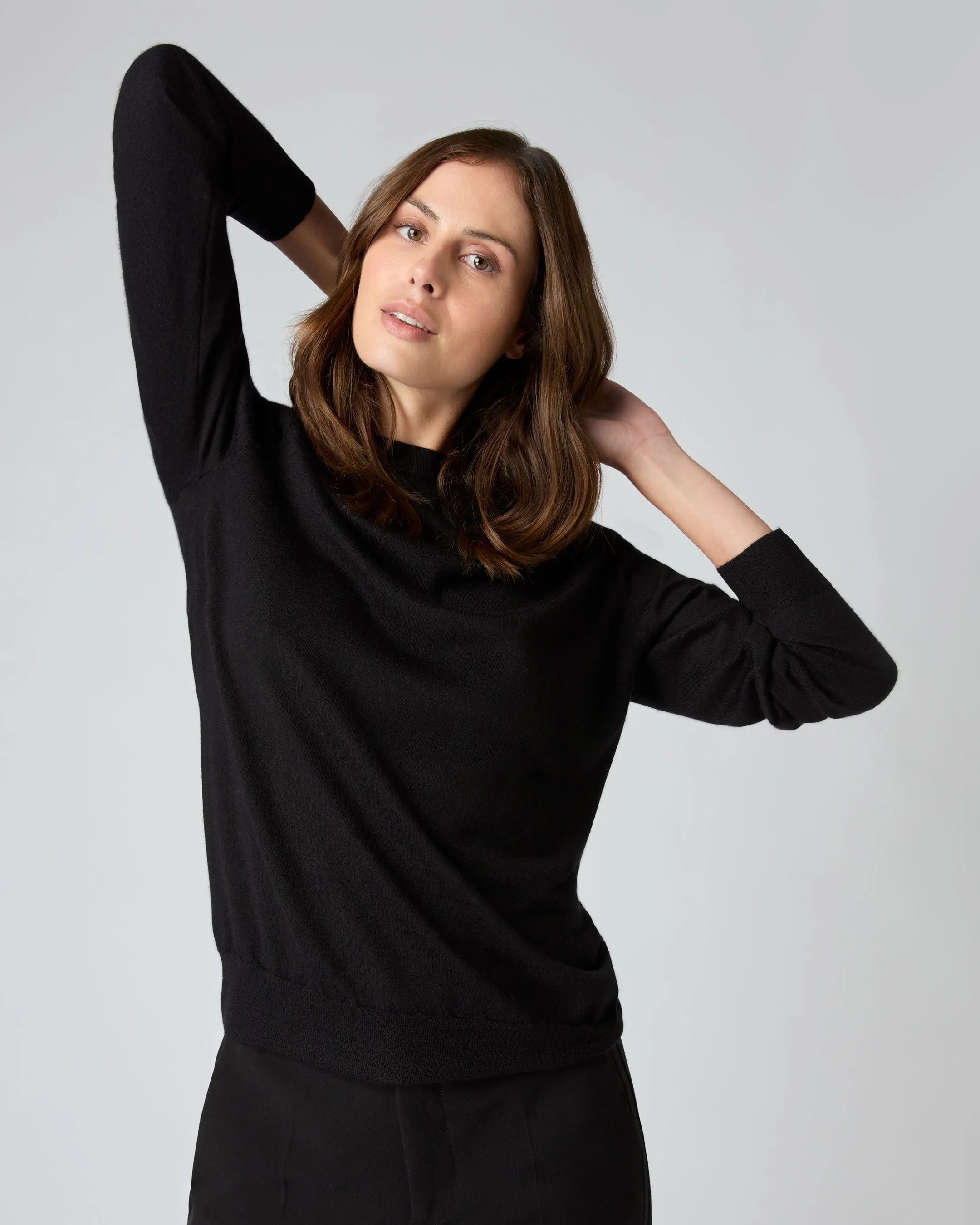 Women's Covent Fine Gauge Cashmere Round Neck Sweater Black