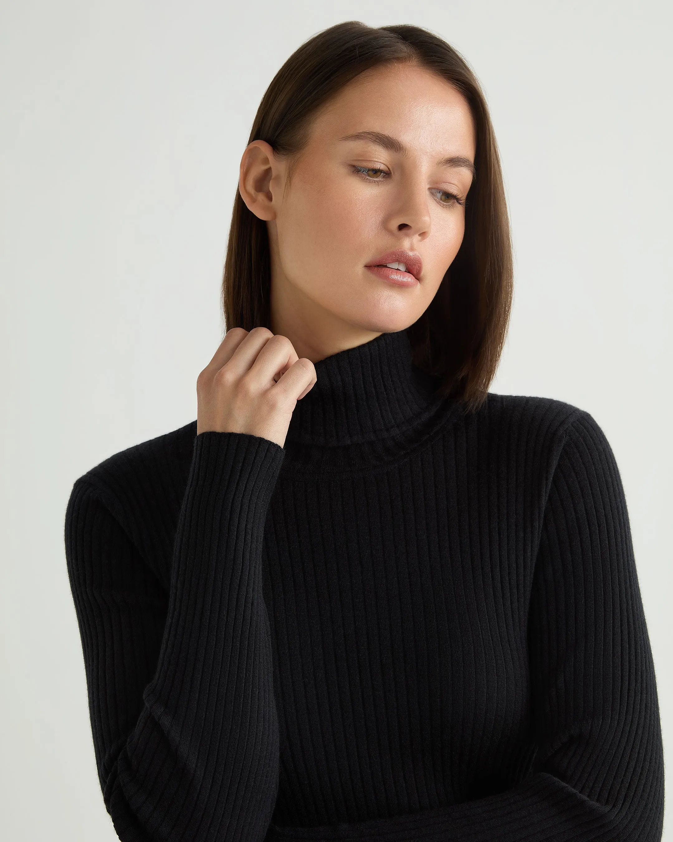 Women's Superfine Cashmere Ribbed Turtle Neck Sweater Black